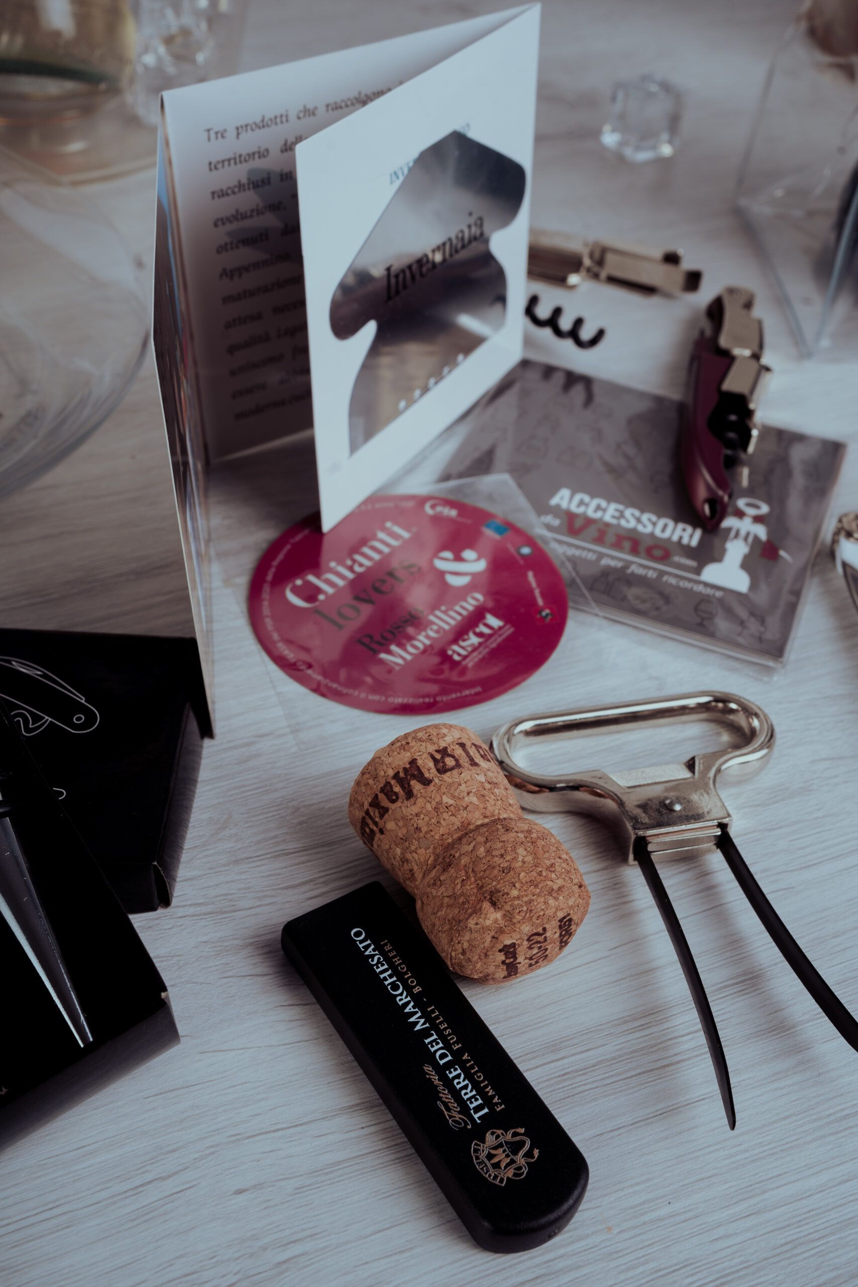 Accessori-da-vino-tappi-e-dropstop-scaled